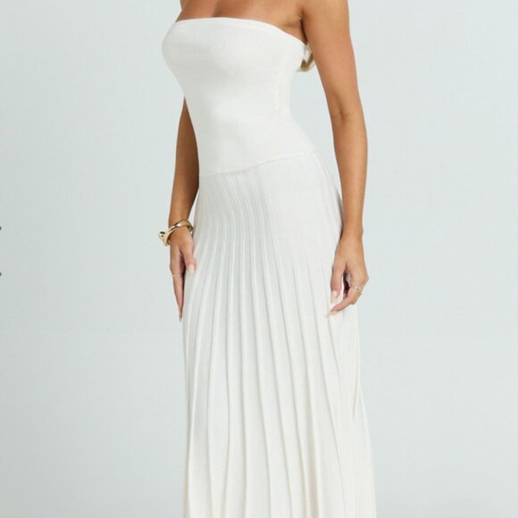 NWT SHOWPO Paris White Midi Dress - Picture 2 of 3